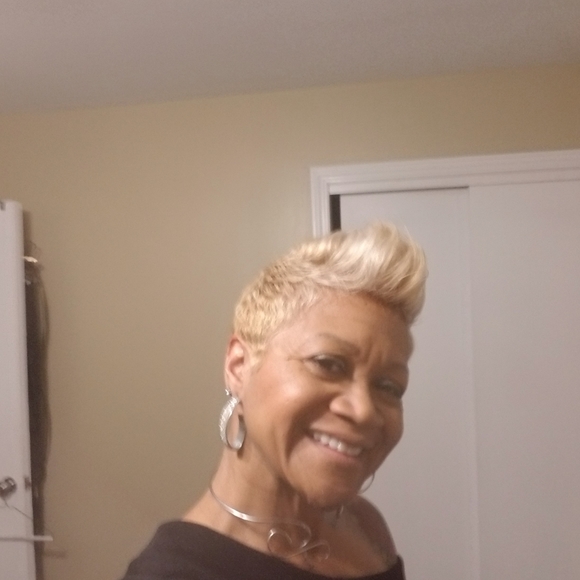 Meet your Posher, Ruth - Picture 3 of 3